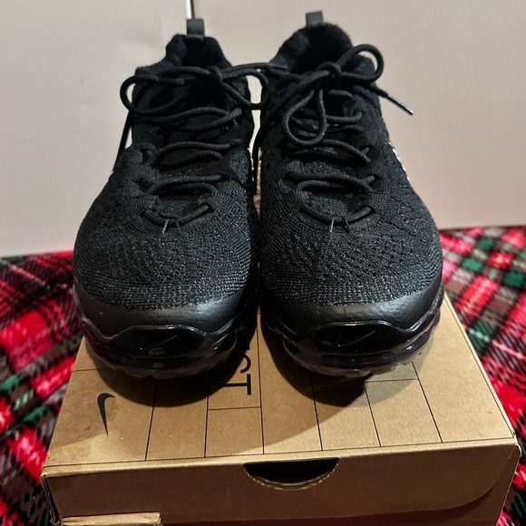 WOMEN'S NIKE AIR VAPORMAX 2023 - Picture 2 of 6